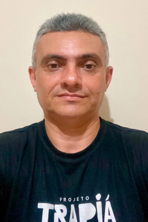 Alexandre Muniz as Tomás