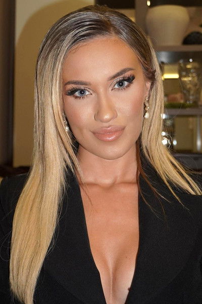 Dea Mishel Hoxha as Luna Ikonomi