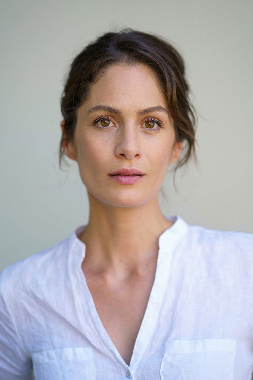 Anna Puck as Henriette Mosbach