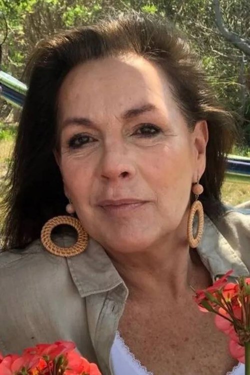 Mónica Gonzaga as Ana