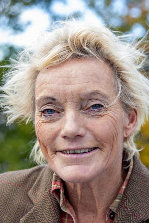 Anette Bøe as Anette Bøe