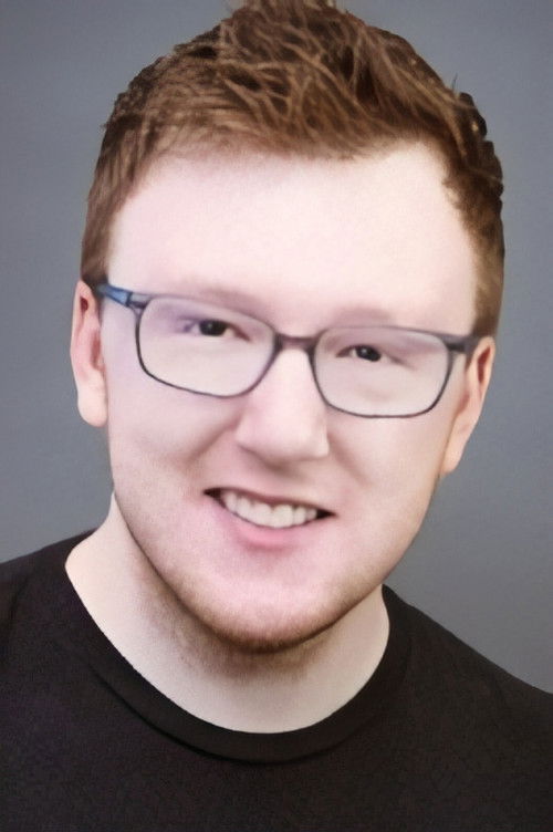 Parker Shook as Actor Dinky