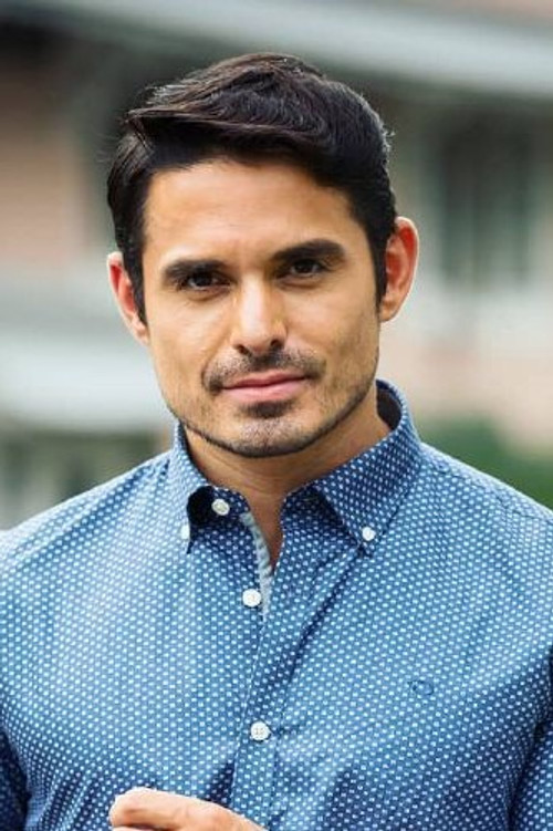 Robin Durán as Tomás Arias