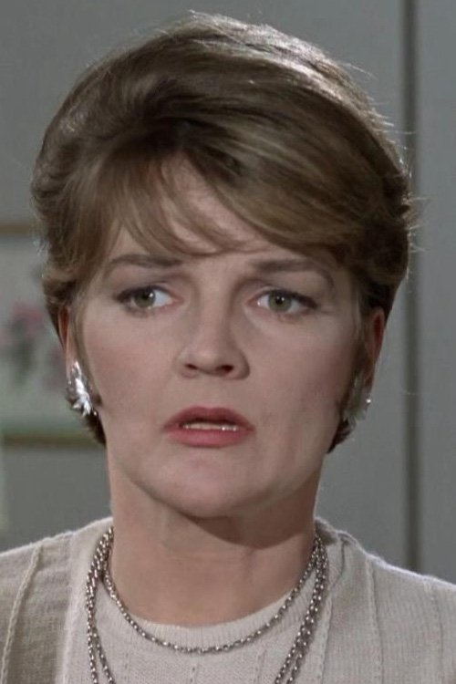 Audine Leith as Lady Blandings