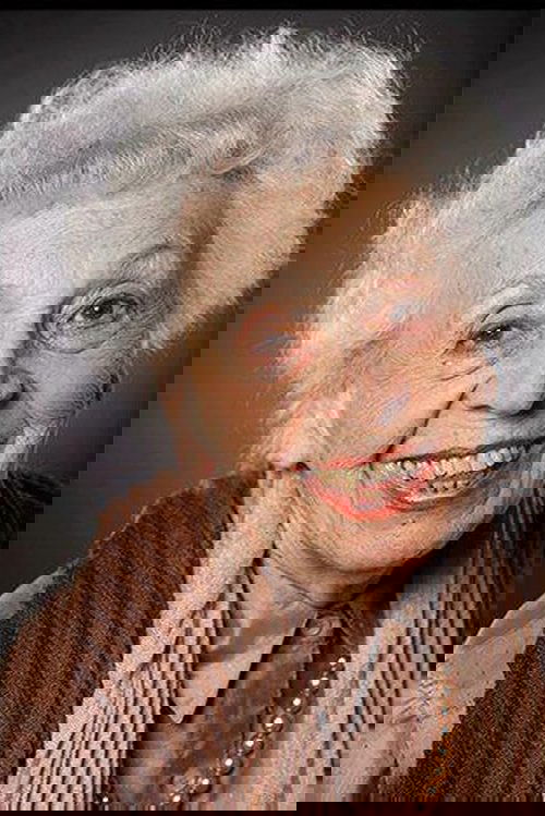 Márta Bakó as Bernáthné