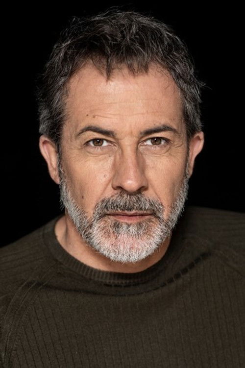 José Navar as Narrador