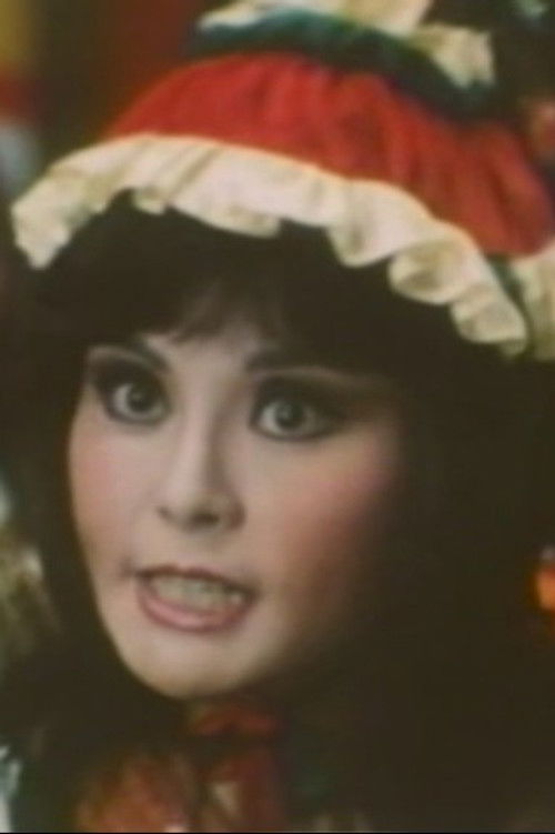 Chang Ling as Female constable