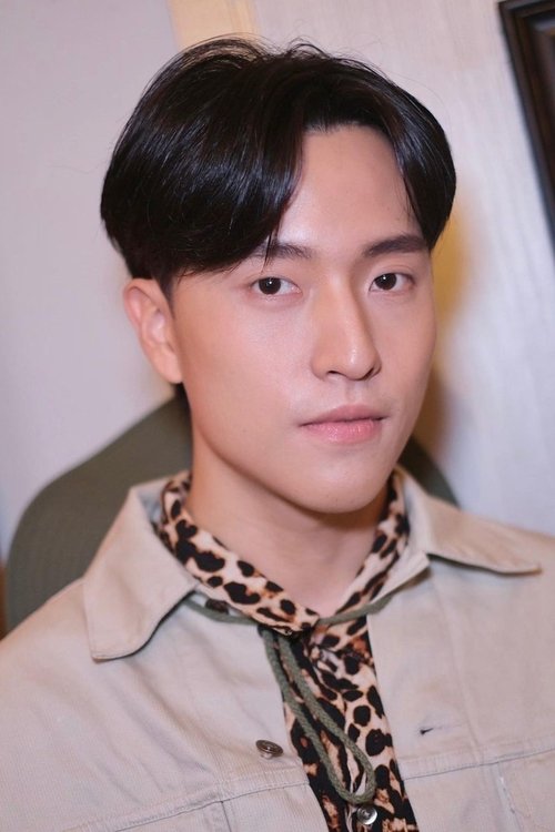 Narongkorn Arunraktham as Mon