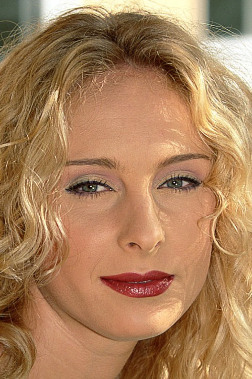 Andrea Fodor as Mandy