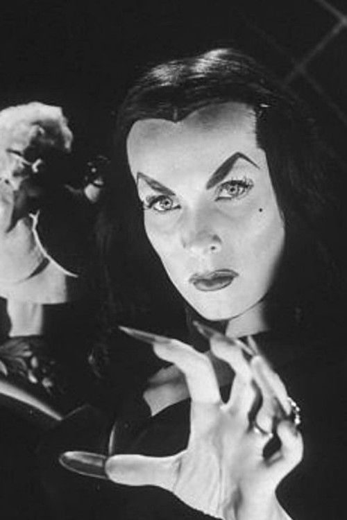 Maila Nurmi as Etta Toodie