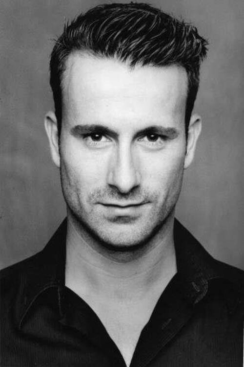 Alfonso Montón as Carlos Sánchez