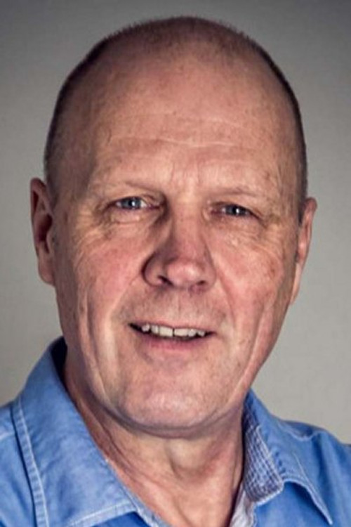 Sven Ole Schmidt as Mie's Father