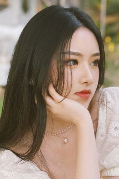 Shou as Woman in Red