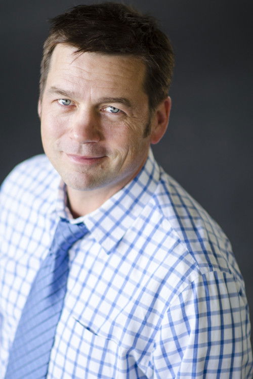 Kevin Henderson as Sean Schultz