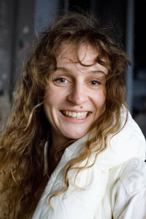 Julia Windischbauer as Etty Hillesum