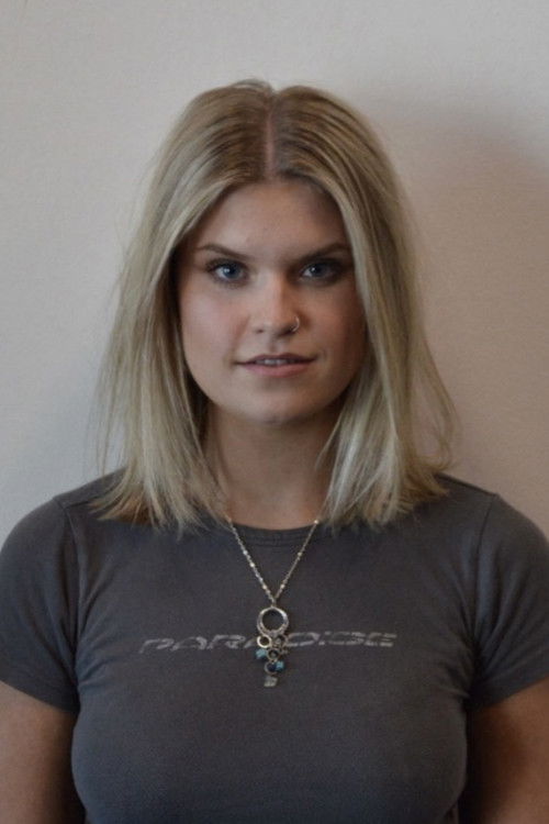 Anna Batson as Nieve