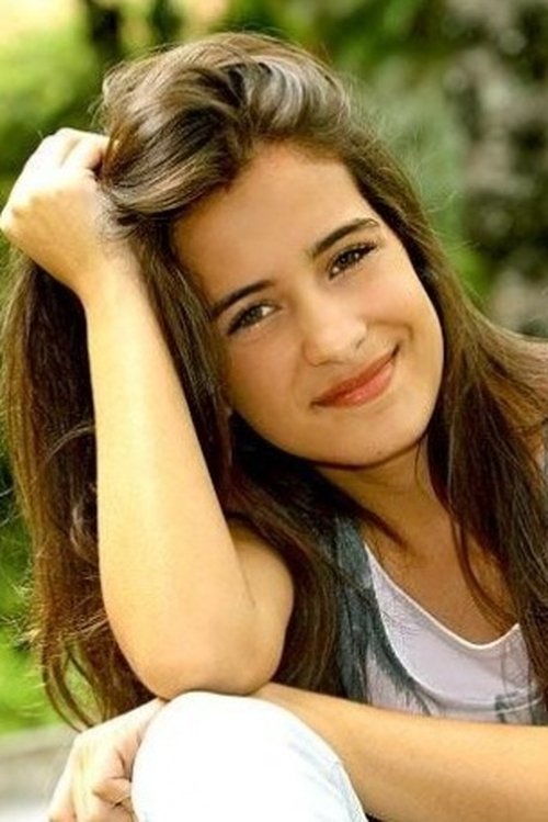 Maria Mariana Azevedo as 