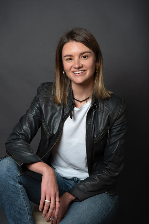 Dané de Waal as Zoey