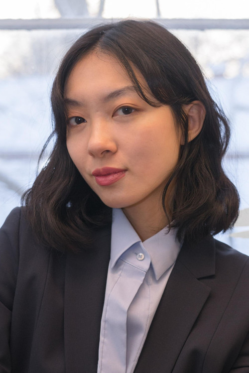 Bobby Yu Shuk-Pui as Ann / Singer