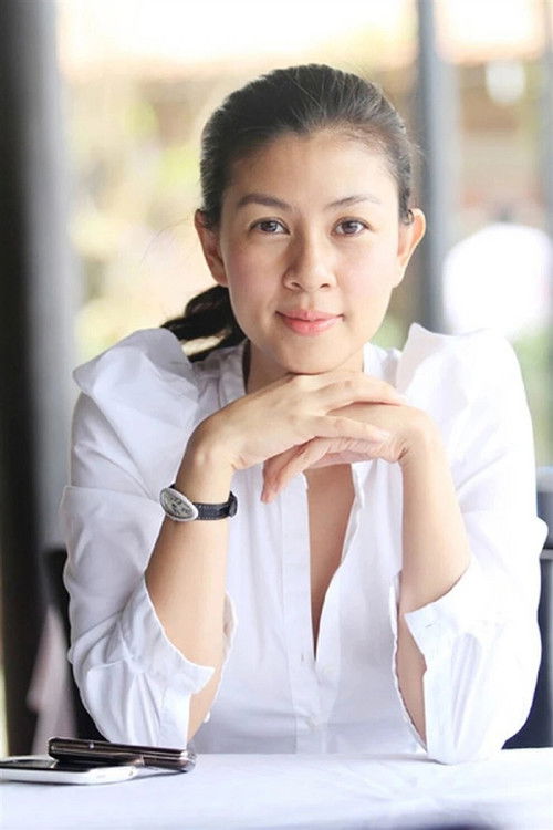 Kim Thu as Mr. Dai’s daughter