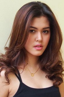 Rebecca Tamara as Nadine