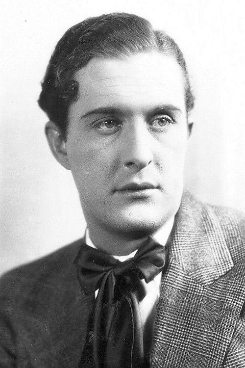 Douglas Gilmore as Huntley Palmer