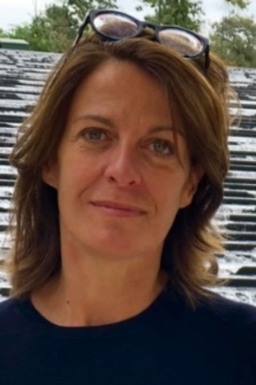 Isabelle Lazard as Woman at Dinner