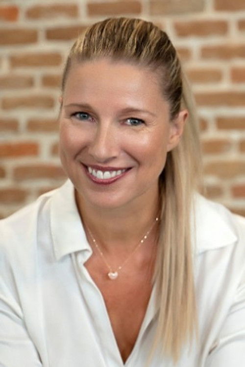 Anne Igartiburu as Self - Host