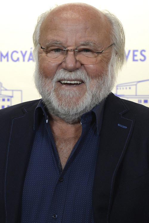 Péter Haumann as Eszténa's father