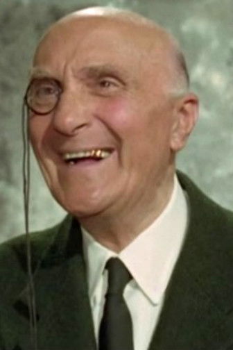 Giulio Tomei as Totac - Mysia's Father