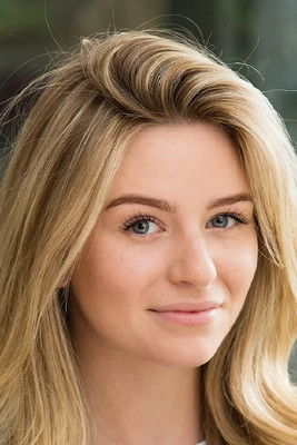 Mella Carron as Sophie Kilroy