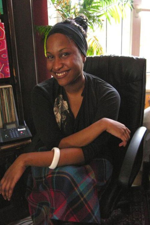 Sabrina Fidalgo as Diretora