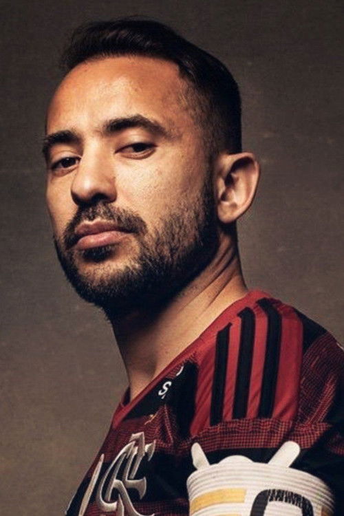 Everton Ribeiro as Self