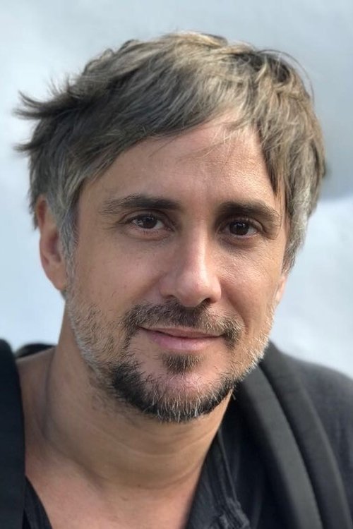 Nicolas Trevijano as Edson Fumaça