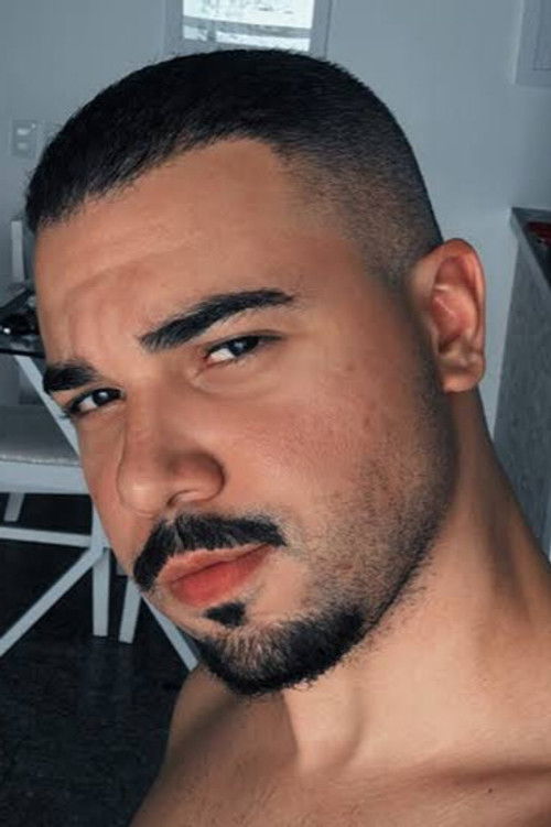 Gabriel Nargas as Mulher Loira