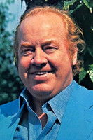 Erik Paaske as Manden med guldfiskene