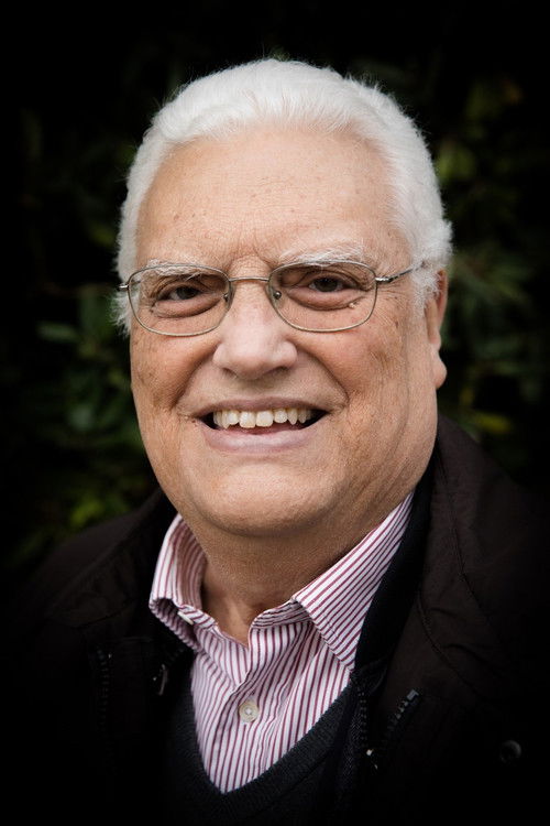 Diogo Freitas do Amaral as Himself (CDS leader)