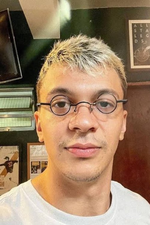 Júlio Cocielo as Tito