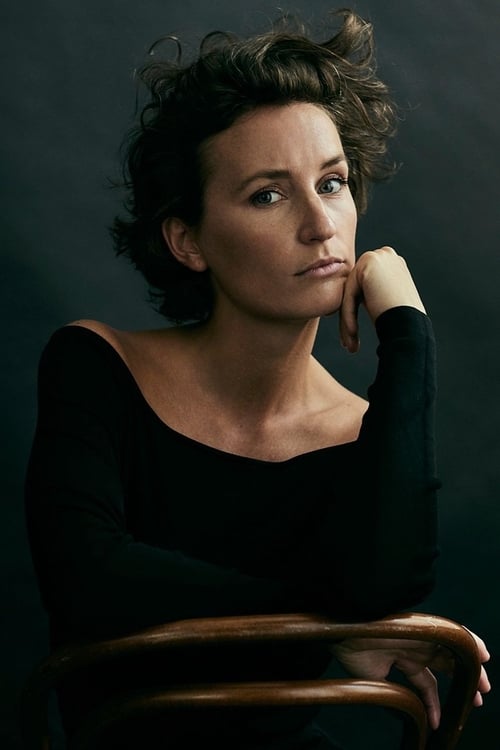 Hedda Rehnberg as Liz