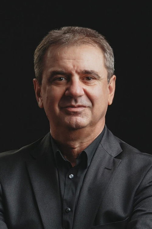 Hrachya Harutyunyan as Ara