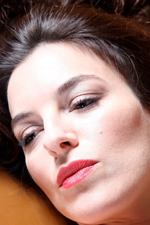 Kimberly Atkinson as Kim (segment "Dollface")