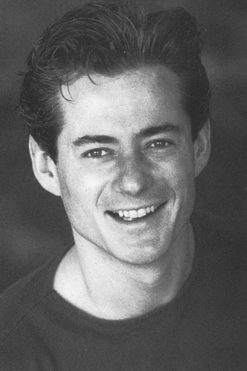 Valerio Andrei as Roy