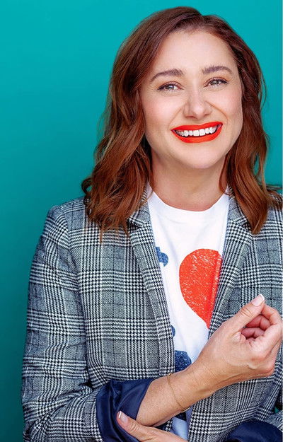 Julia Wackenheim-Gimple as Cynthia