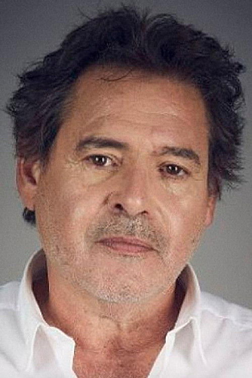 Rémy Leboucq as Carlos