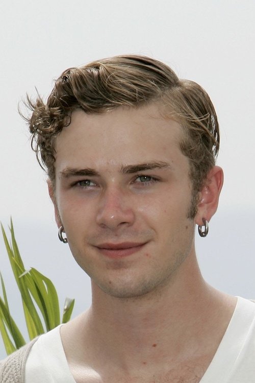 Elias McConnell as Elie