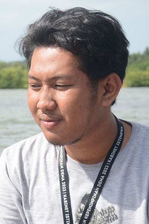 Irfani Zhang as Bapak