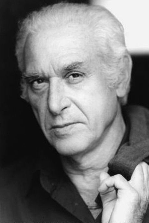 Maurizio Gueli as Onorevole Giunta