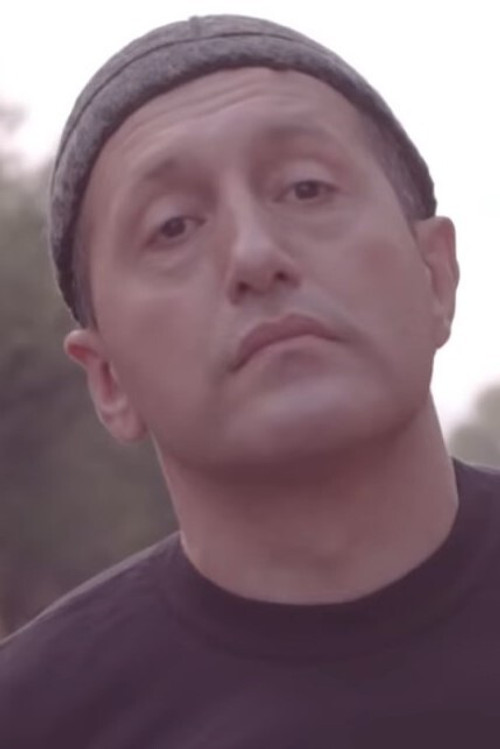 Dato Tsirekidze as Poliglota