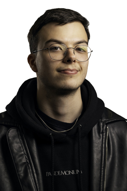 Gabriel Fournier as Employé/Figurant