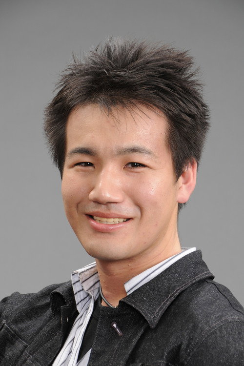 Hiroshi Karasuda as Student B (voice)